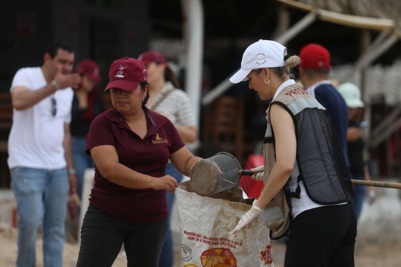 Lee más sobre el artículo Gobierno  y Mazatlecos se ponen las pilas y limpian la ciudad.
