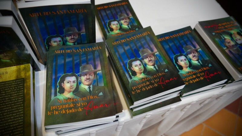 Presentan el libro “Si hablas con Dios, pregúntale si yo te he dejado de amar” de Arturo Santamaría