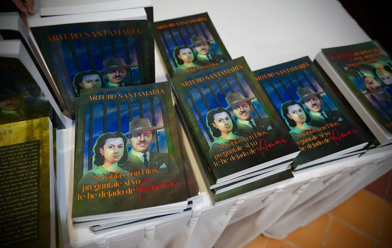 Lee más sobre el artículo Presentan el libro “Si hablas con Dios, pregúntale si yo te he dejado de amar” de Arturo Santamaría