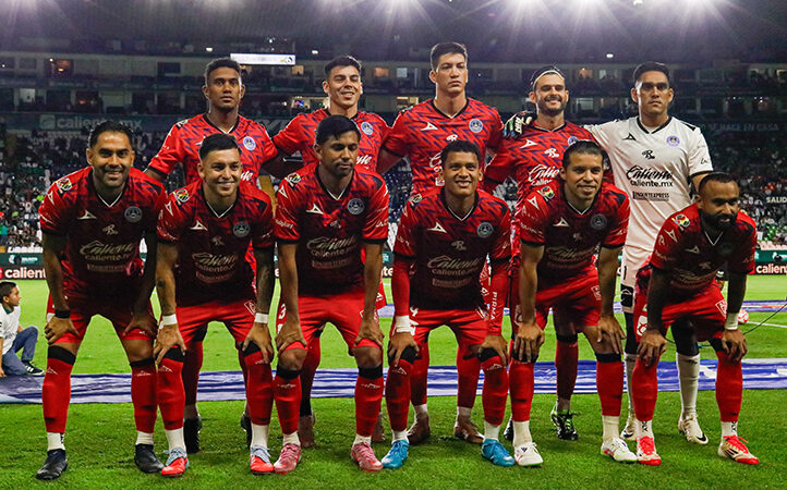 Mazatlan team group during the 10th round match between Leon and Mazatlan FC as part of the Liga BBVA MX, Torneo Apertura 2025 at Nou Camp Stadium, on September 23, 2025 in Leon, Guanajuato, Mexico.