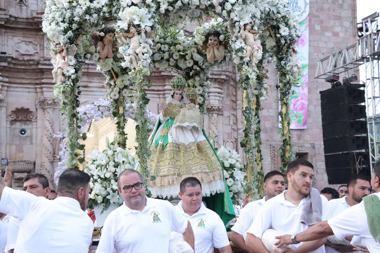 Lee más sobre el artículo Miles de Fieles Celebraron a la Virgen del Rosario