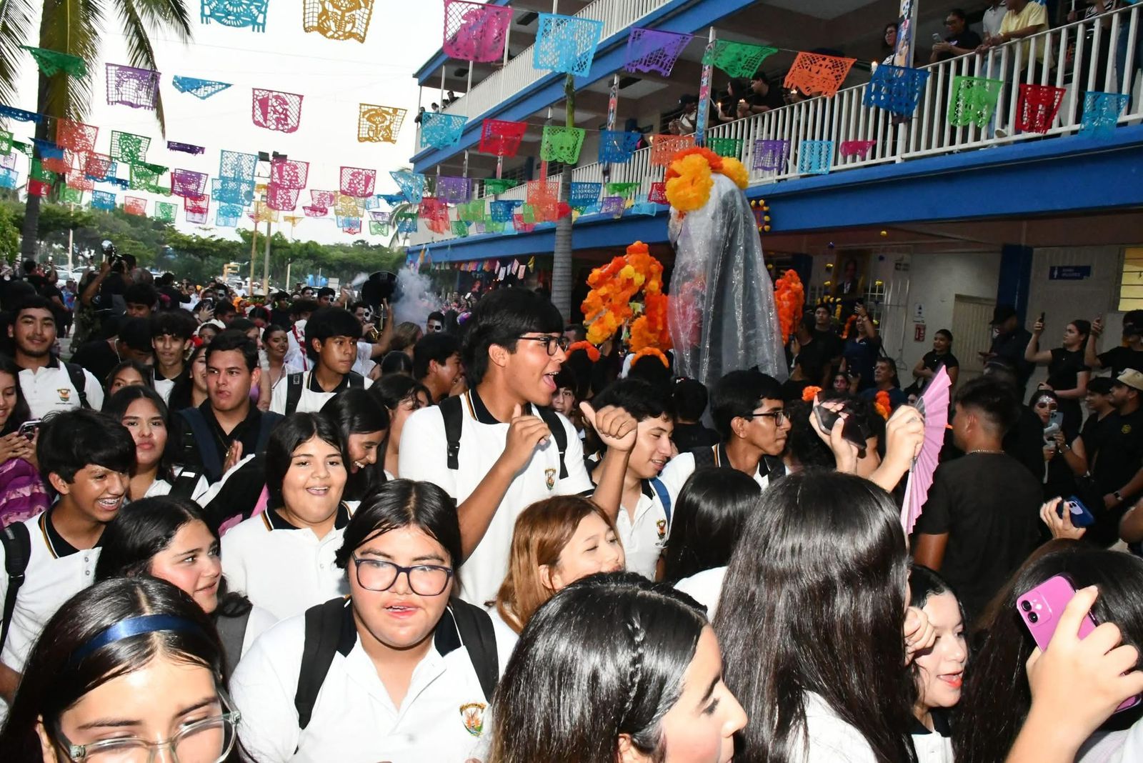 Lee más sobre el artículo Celebra la UAS el Día de Muertos con Callejoneada, Altares y Catrinas