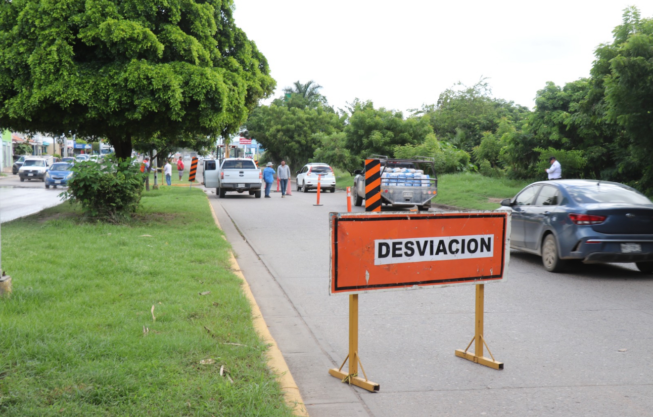 Lee más sobre el artículo Cierran cruce de avenida Santa Rosa y Libramiento Colosio