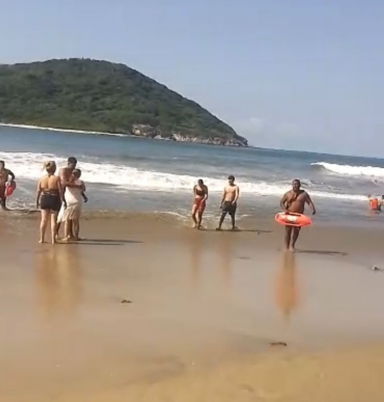 Lee más sobre el artículo Escuadrón Acuático salva a 9 personas de morir ahogadas