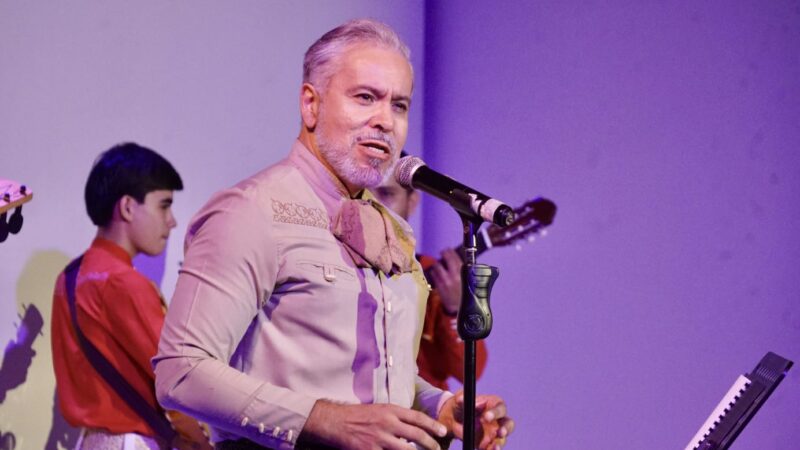 Óscar Gómez triunfa con “Mis Clásicas con Mariachi 2.0”