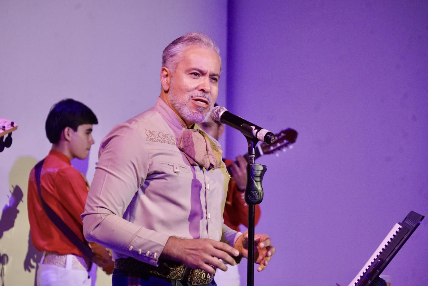 Lee más sobre el artículo Óscar Gómez triunfa con “Mis Clásicas con Mariachi 2.0”