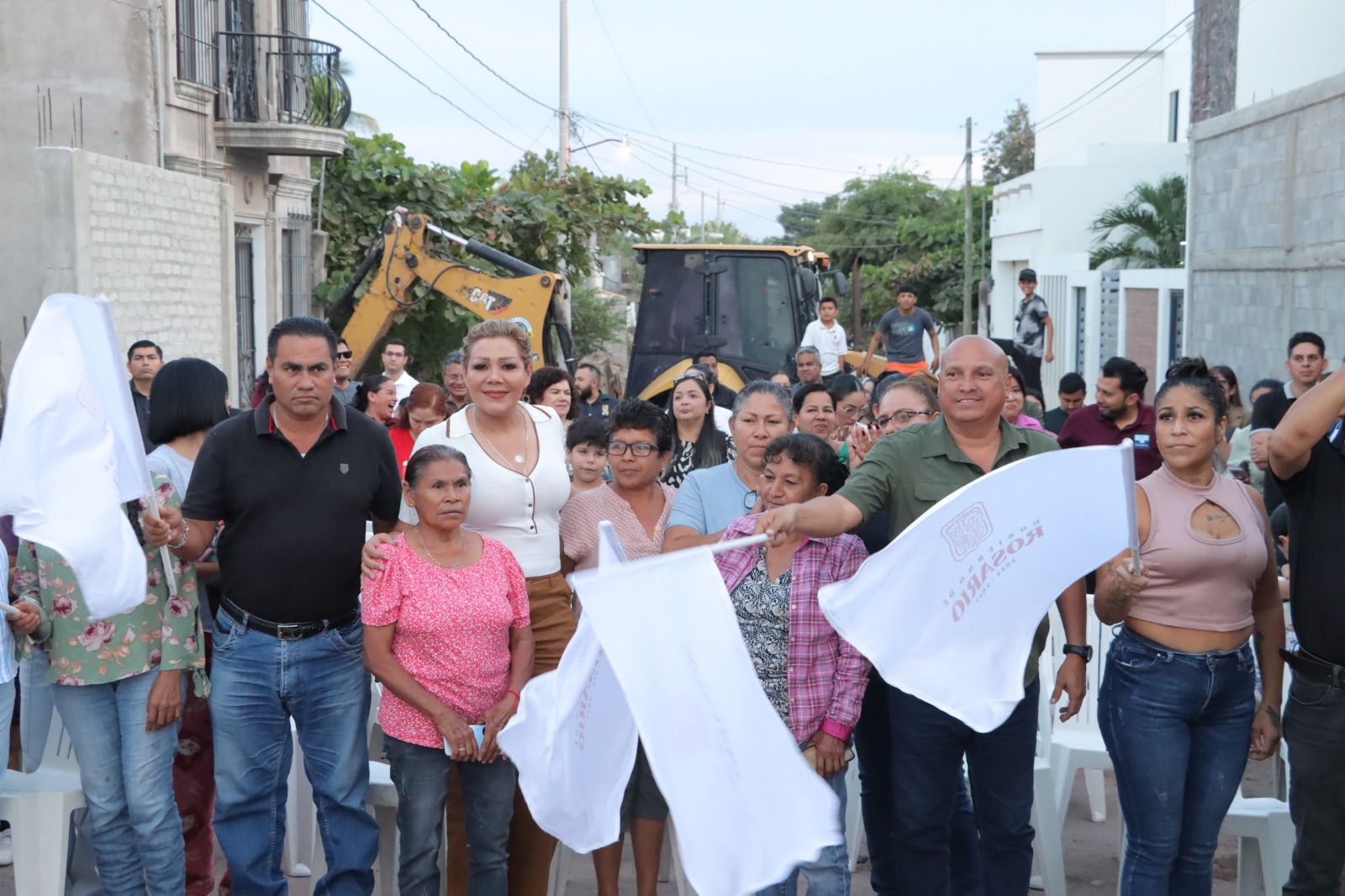 Lee más sobre el artículo Claudia Valdez dio el arranque de obra de pavimentación en la colonia Pedro Ibarra