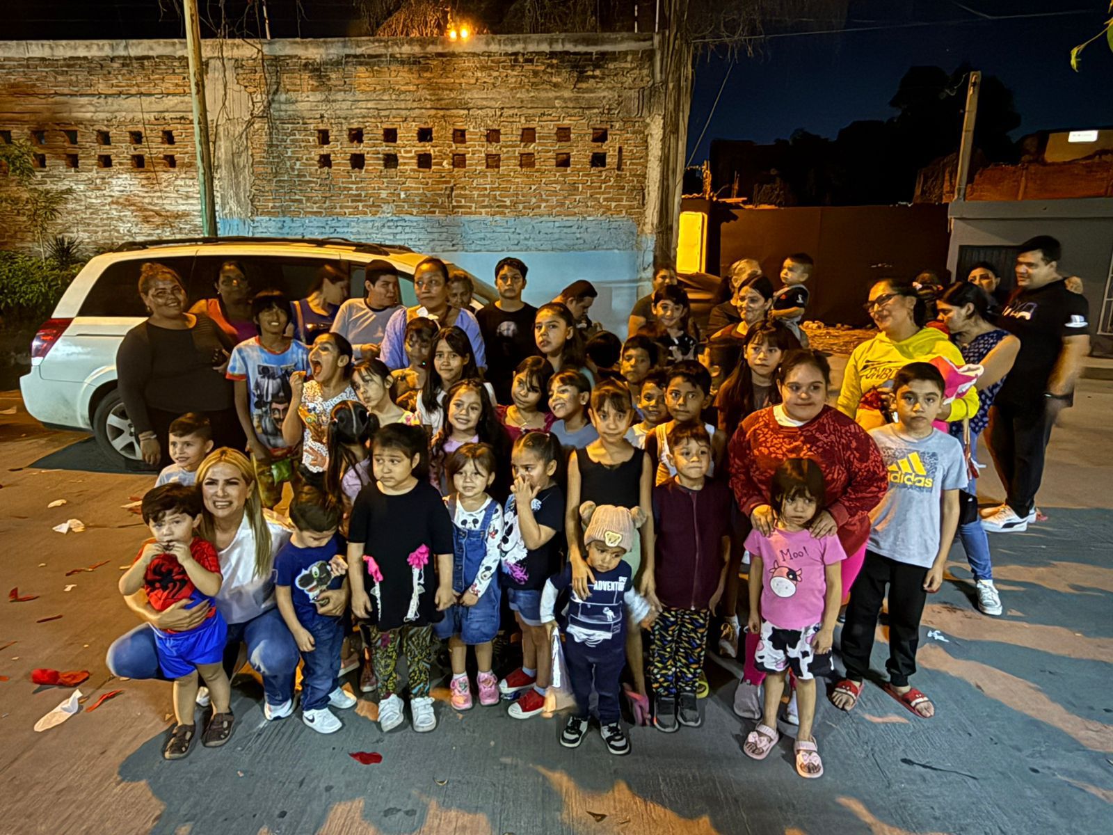 Lee más sobre el artículo Llevan “Navidad en Movimiento” a colonias y zona rural de Mazatlán