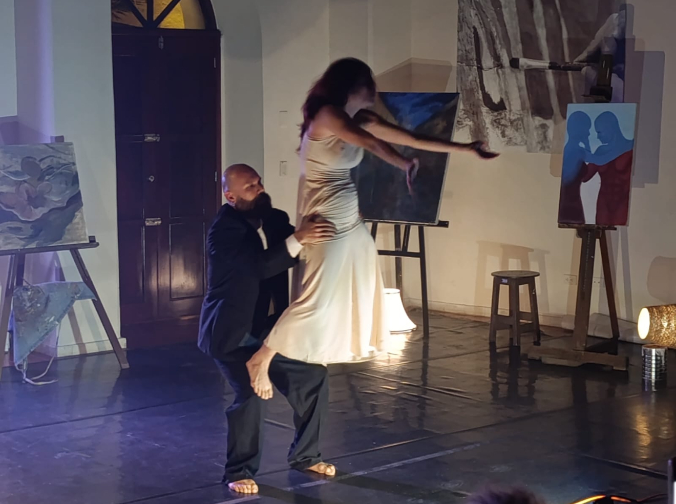 Lee más sobre el artículo Cautivan con «Castel»: un íntimo adelanto de una nueva exploración dancística