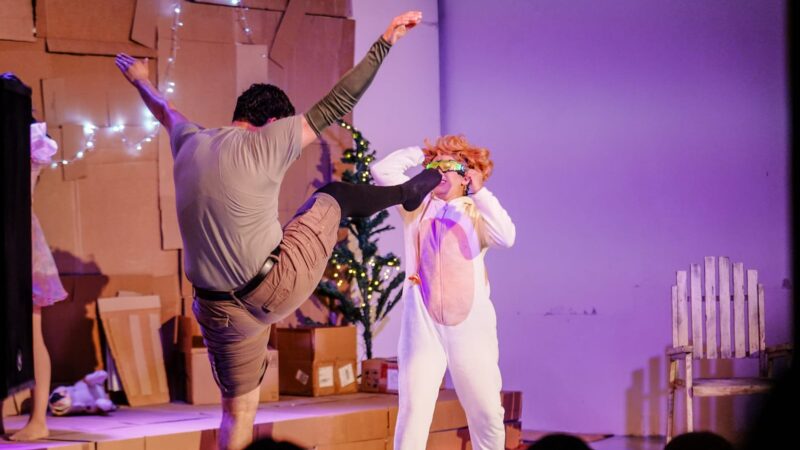 «Muñecos de Aparador» desata risas en Casa Haas