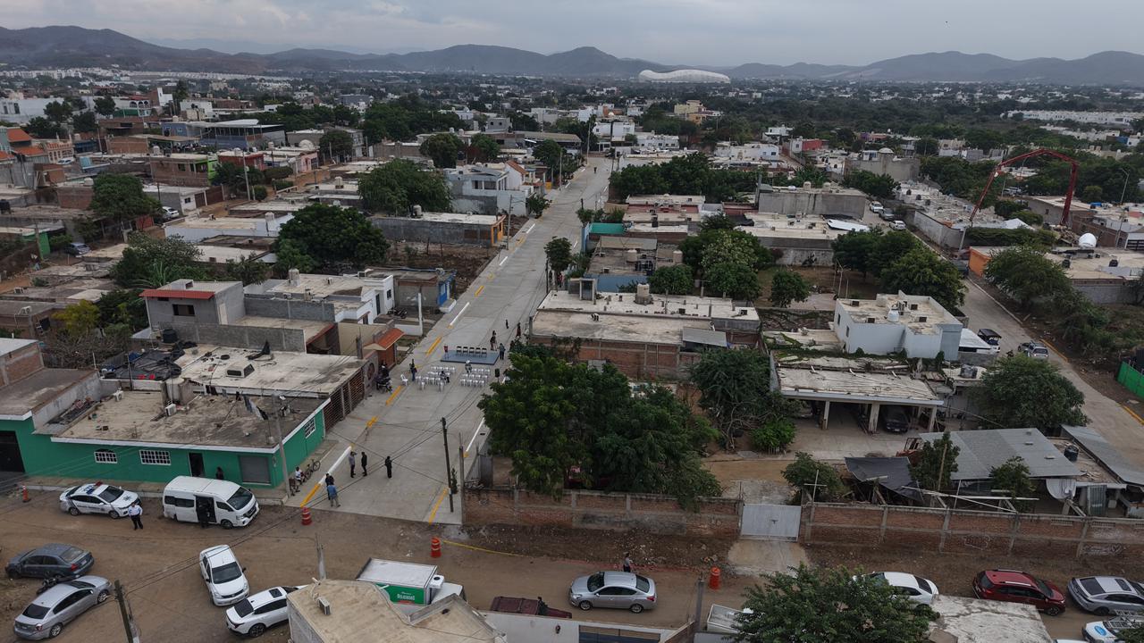Lee más sobre el artículo Entregan Obra de Pavimento en Colonia Valles del Ejido