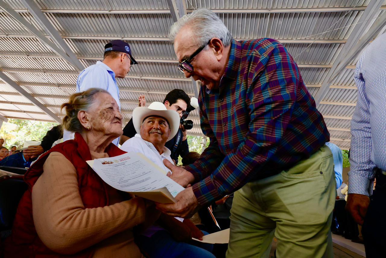 Lee más sobre el artículo Entregan 3 mil 187 Títulos de Propiedad a Familias de Sinaloa