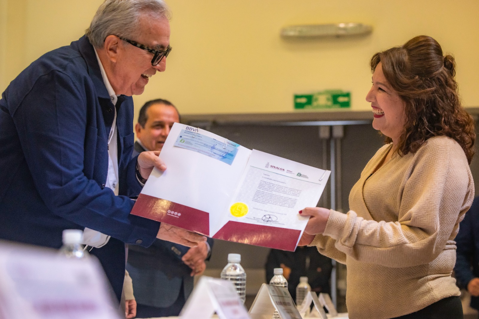 Lee más sobre el artículo Rocha Entregó 57 Gratificaciones a Personal de COBAES