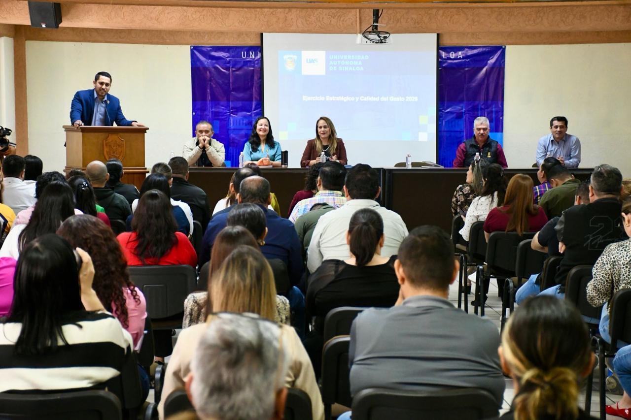 Lee más sobre el artículo Meten a la Escuela a Directores de la UAS a Aprendan a Ahorrar y Hace más con menos