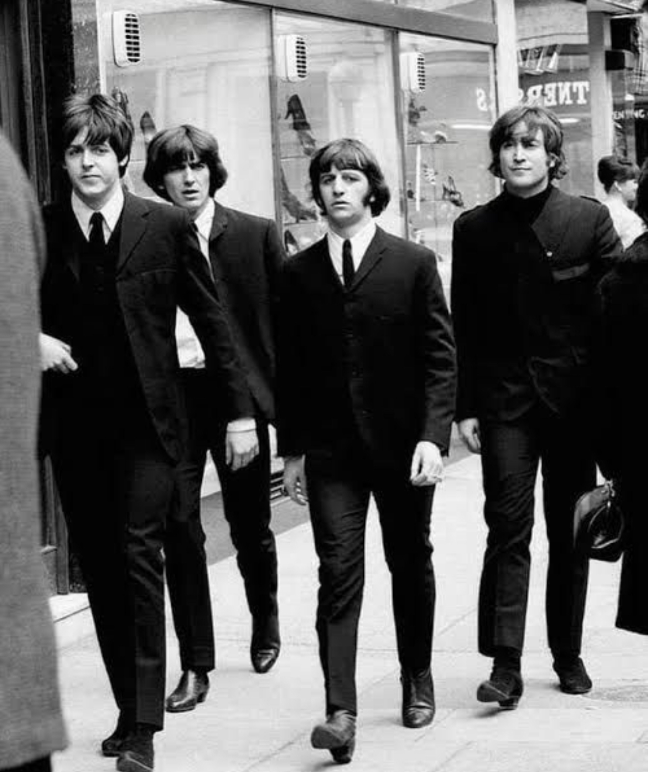 Lee más sobre el artículo La Beatlemanía regresa al Teatro Ángela Peralta con el grupo Help!