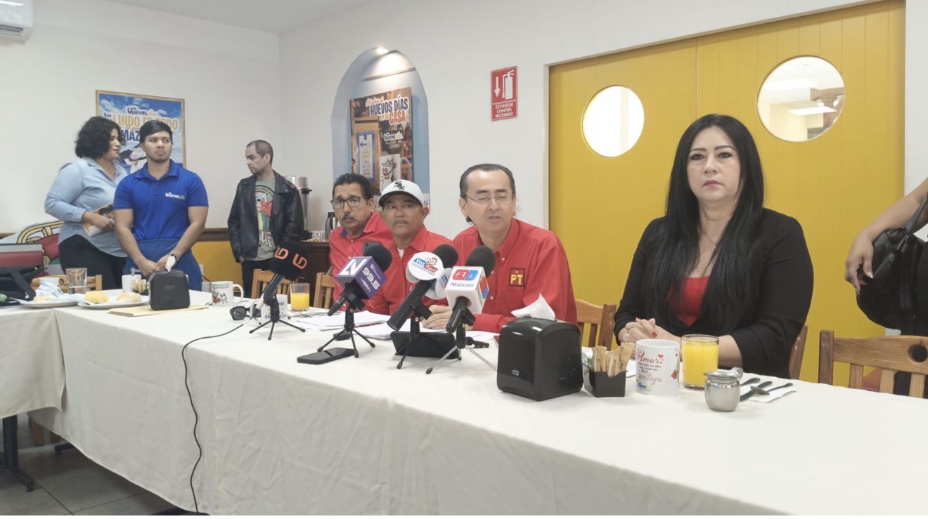 Lee más sobre el artículo «Hay mucha Debilidad de Funcionarios» para el caso de palapas en zona de playas: Rodolfo Cardona