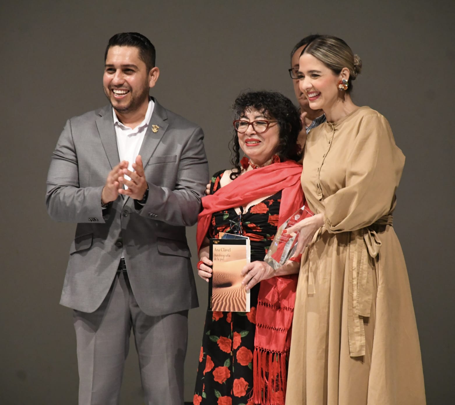 Lee más sobre el artículo Galardón de la UAS para Ana Clavel