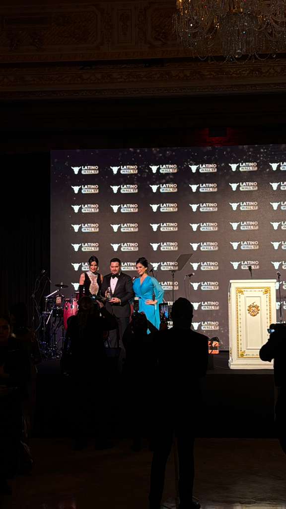 Lee más sobre el artículo Premian en Estados Unidos al Mazatleco Juan José Arellano Hernández