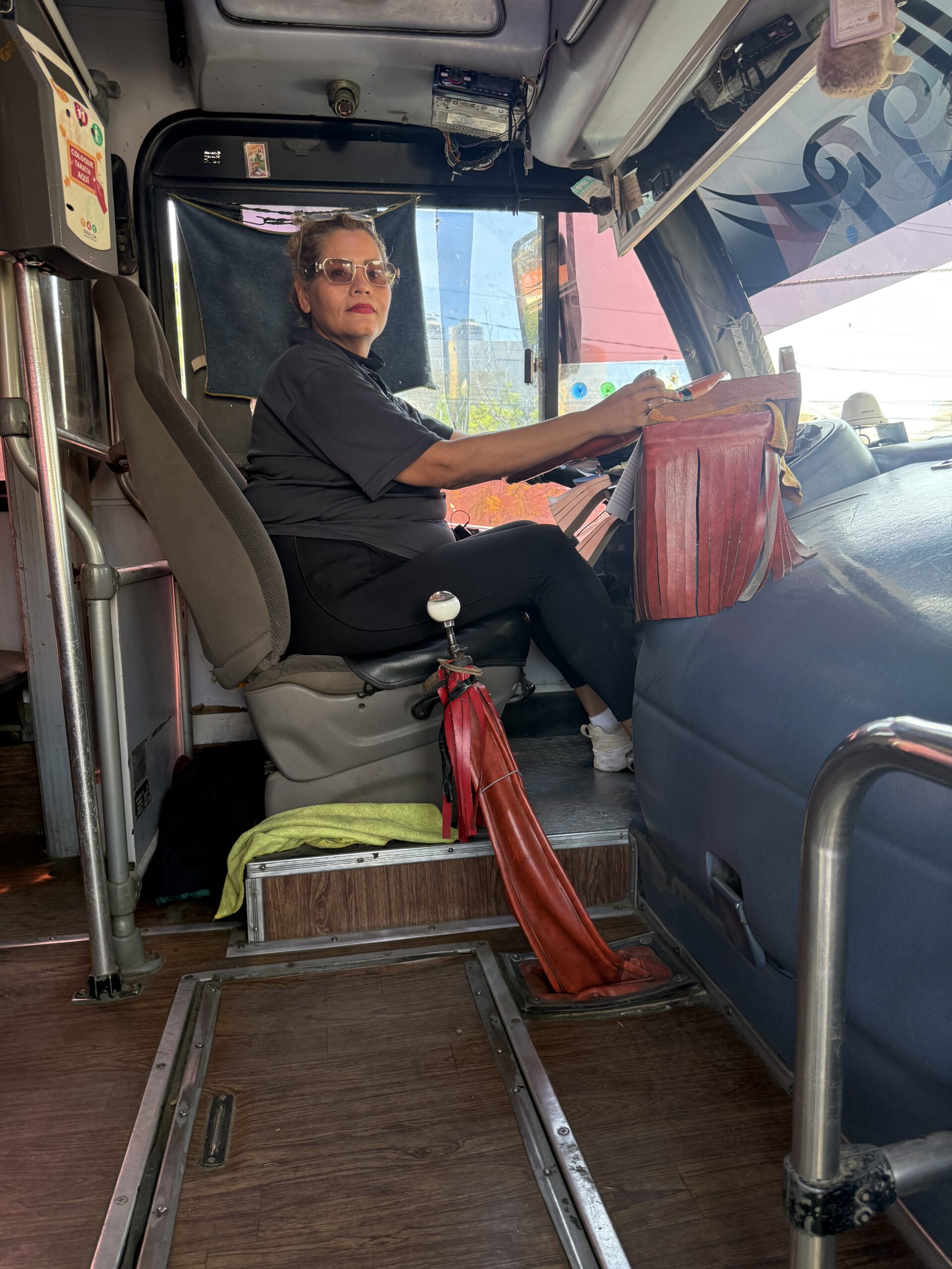 Jessica Osorio primer Mujer chofer de camiones urbanos en Mazatlán 