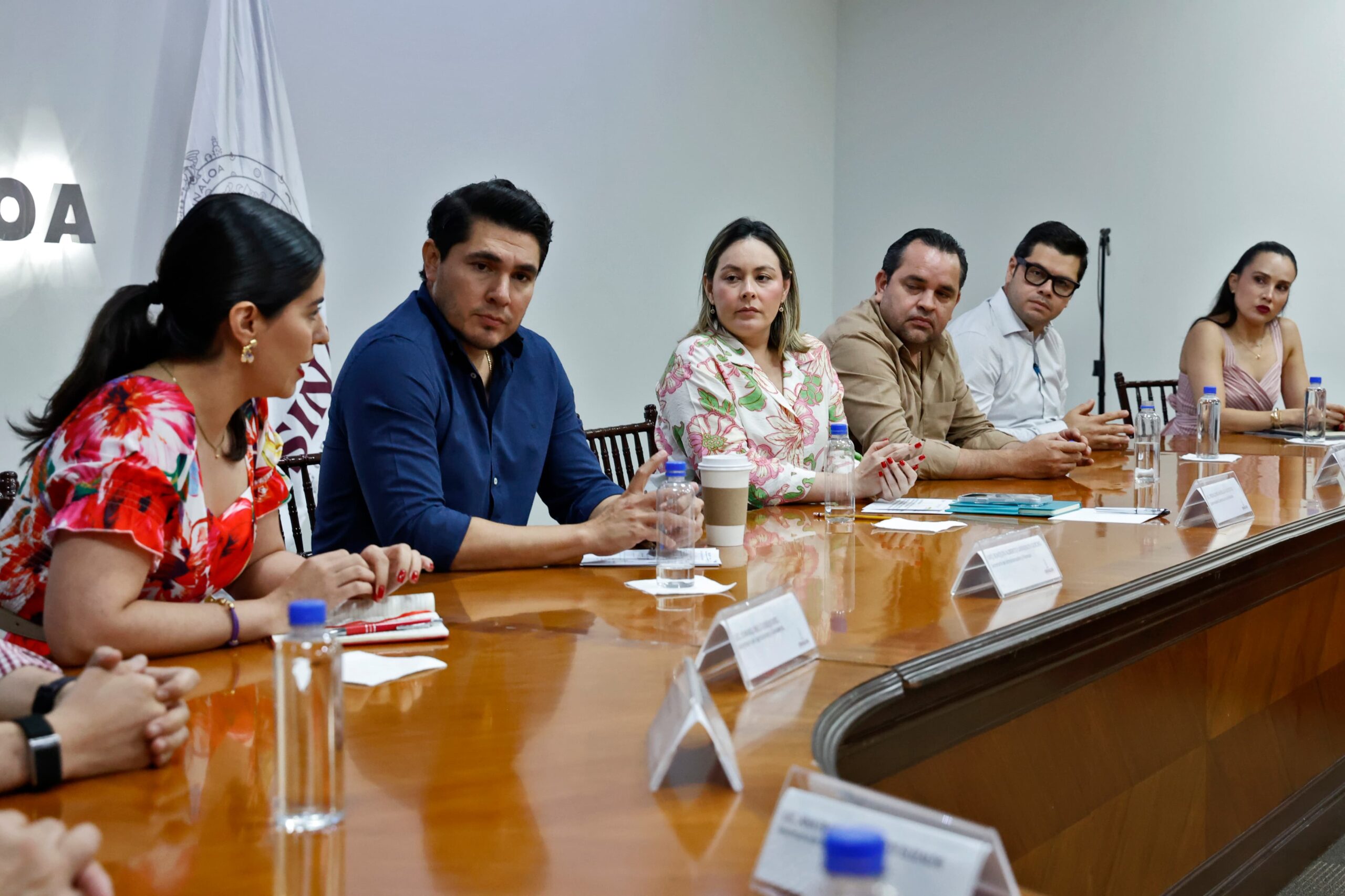 Lee más sobre el artículo Secretarios Tienen su Primera Reunión con la Gobernadora Interina