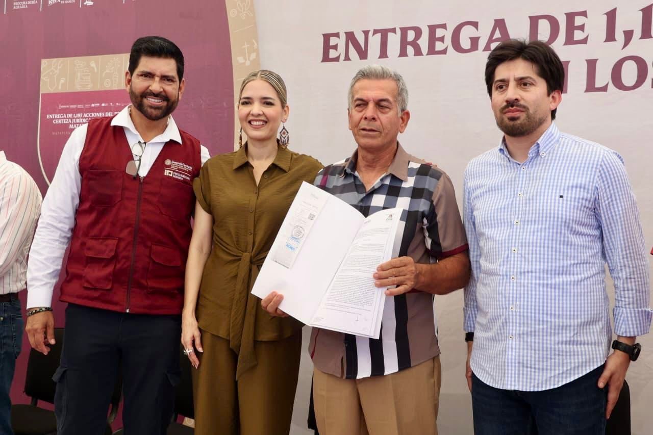 Lee más sobre el artículo Casi Mil 200 Familias de Mazatlán y Concordia Obtuvieron Escrituras de sus Propiedades