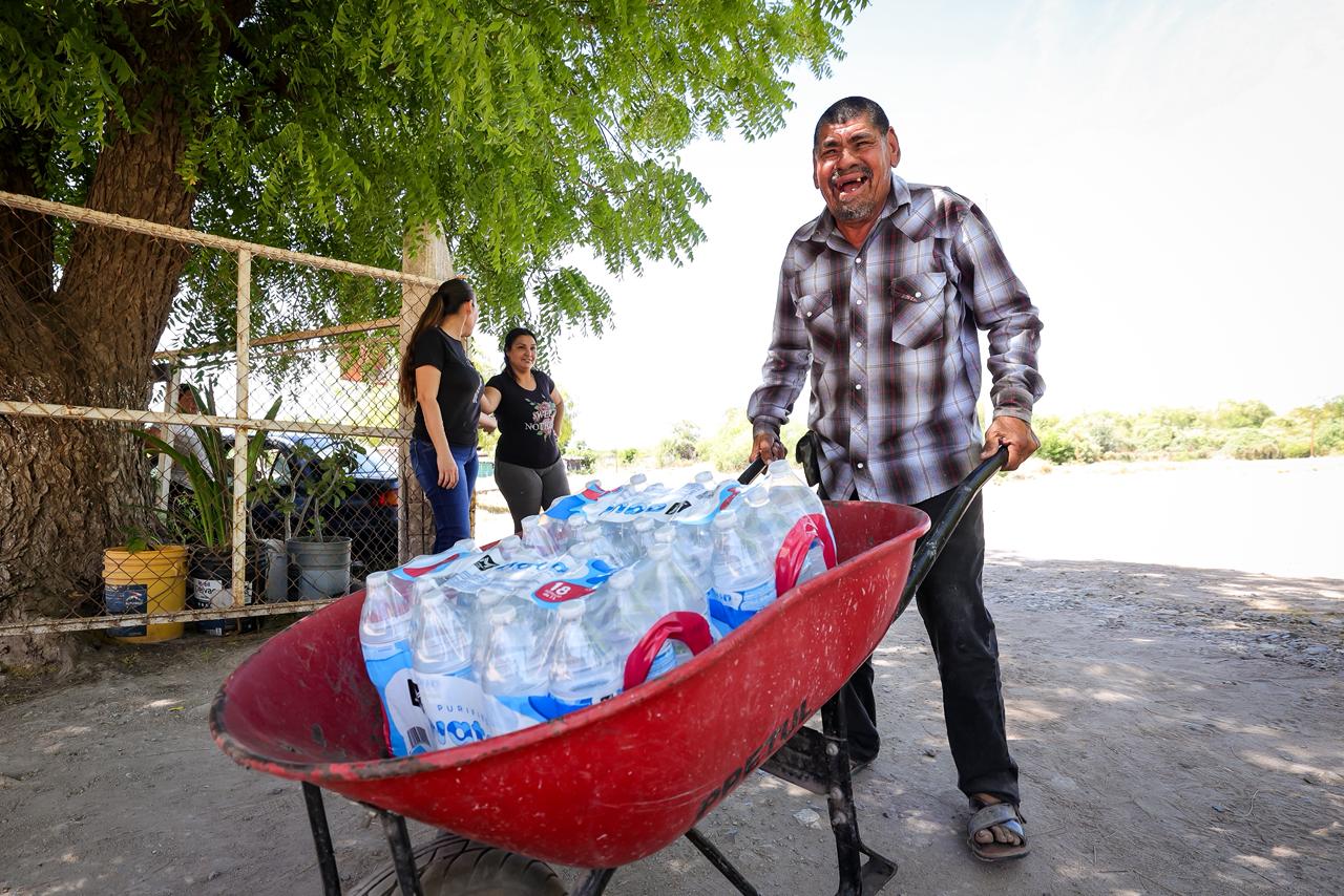 Lee más sobre el artículo Estado Lleva Agua a Comunidades con Necesidad