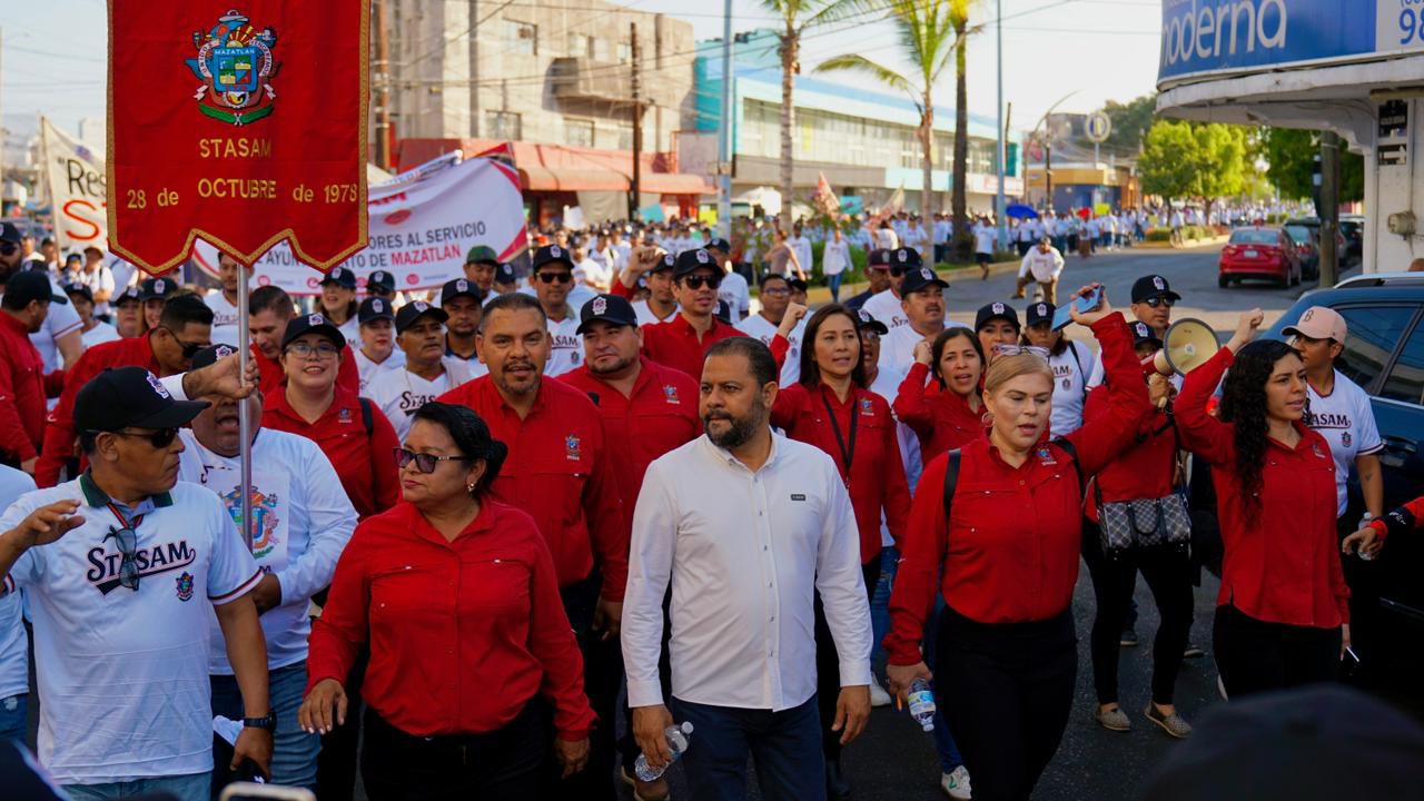 Lee más sobre el artículo Conmemora Gobierno de Mazatlán el Día del Trabajo con participación en marcha sindical