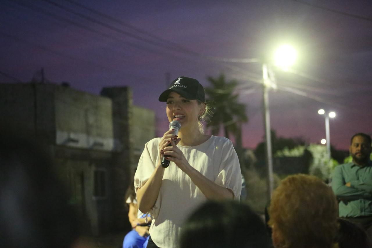 Lee más sobre el artículo Colocan Nuevas Luminarias en la Nuevo Milenio