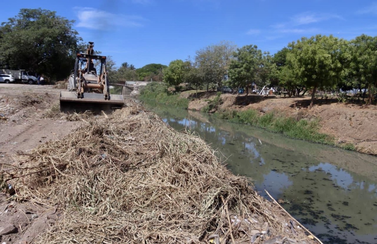 Lee más sobre el artículo Ayuntamiento previene inundaciones y limpia canales pluviales 