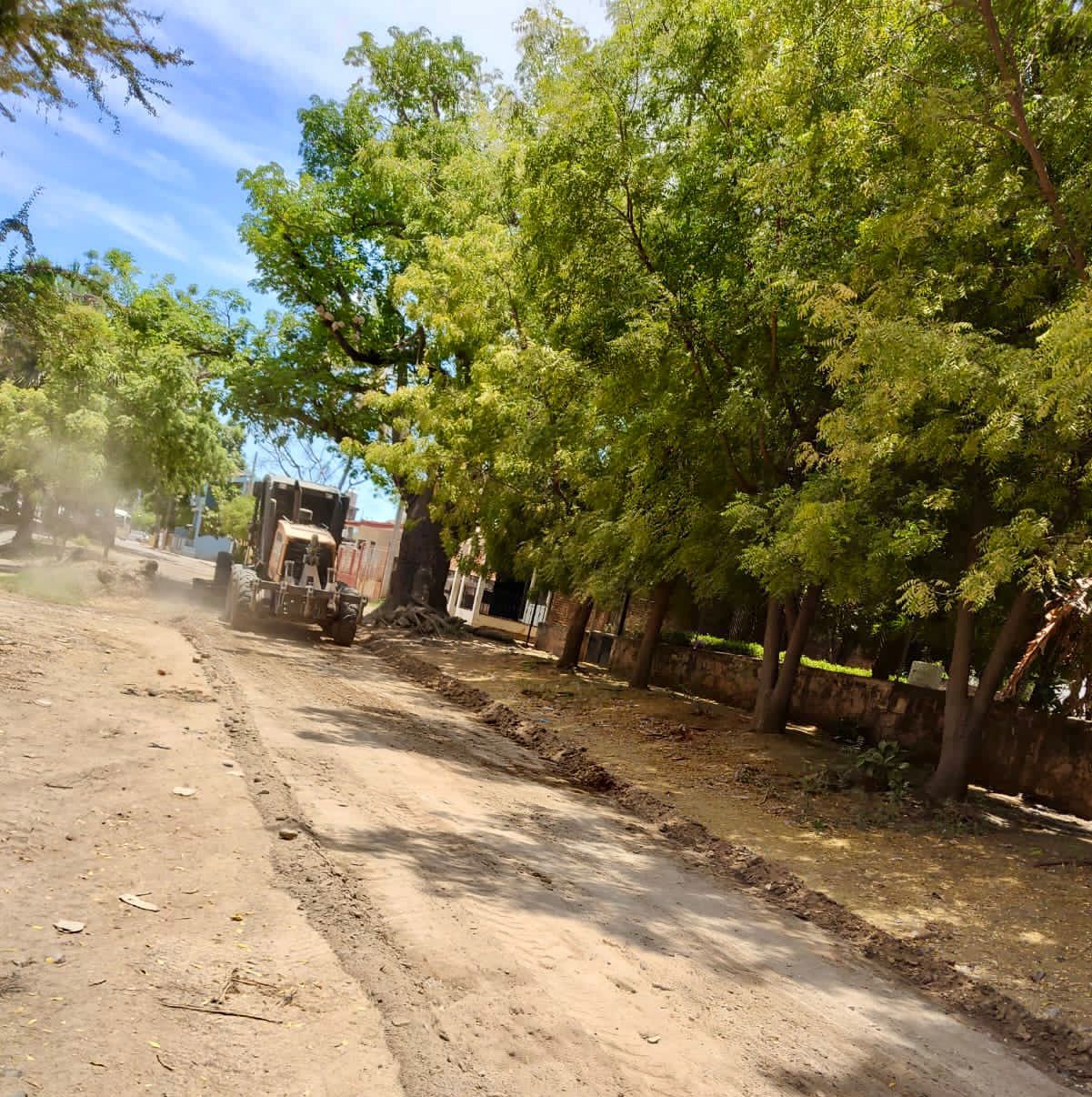 Lee más sobre el artículo OBRAS: Gobierno de Mazatlán avanza en rehabilitación de caminos rurales con el programa “Camino al Andar”