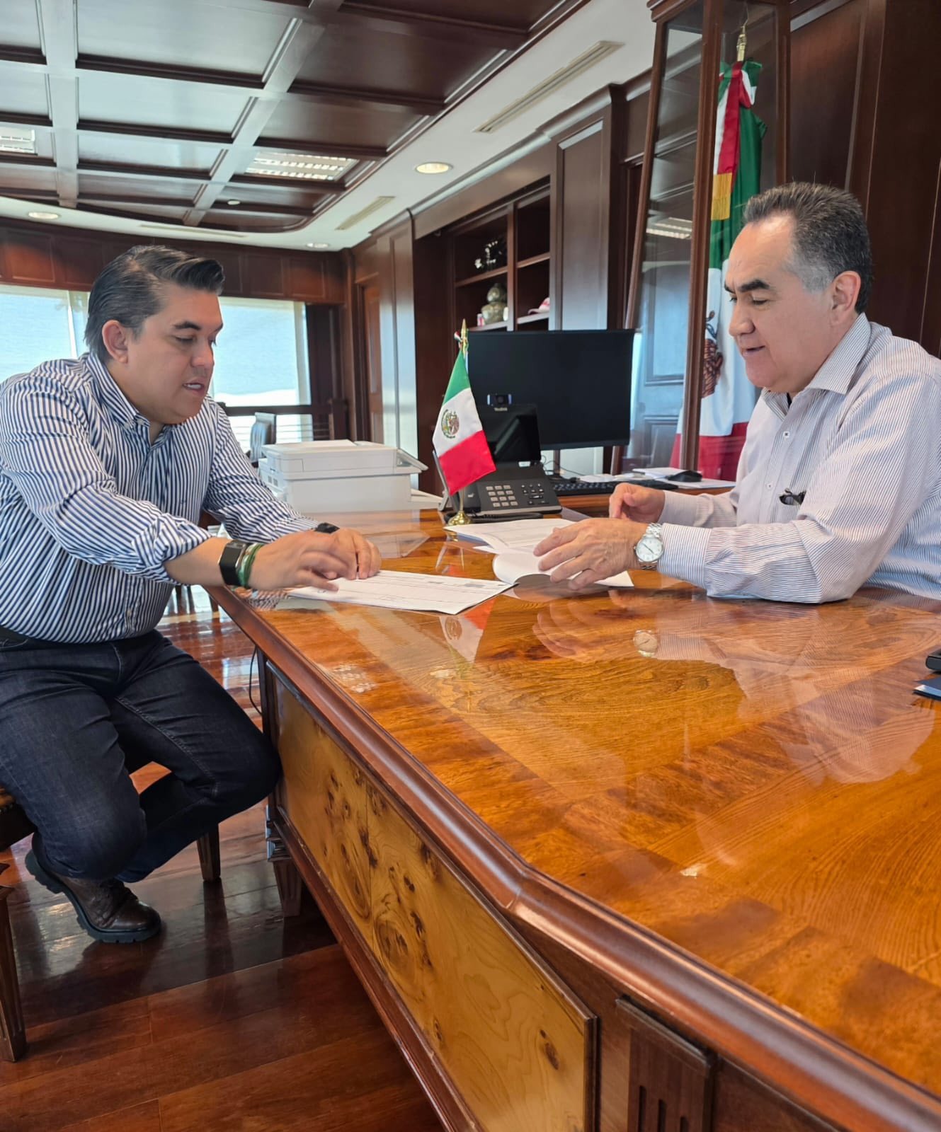 Lee más sobre el artículo Sostienen Encuentro el Rector Jesús Madueña y el Diputado Ricardo Madrid