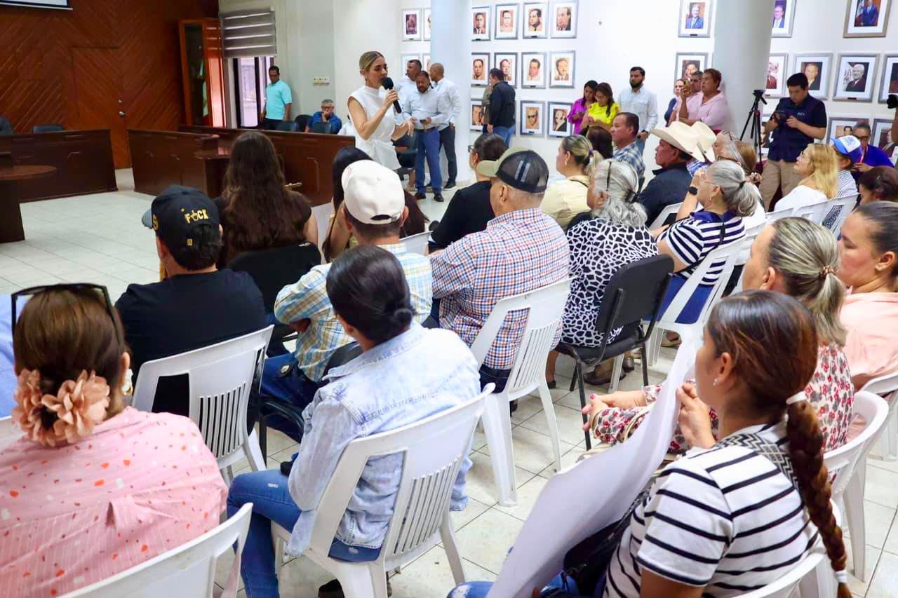 Reciben en Palacio a Habitantes de El Habal y El Potrero de Carrasco