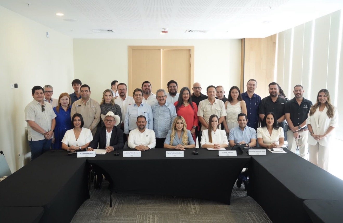 Comisión de Turismo del Congreso sostiene reunión de trabajo con autoridades y sector empresarial en Mazatlán