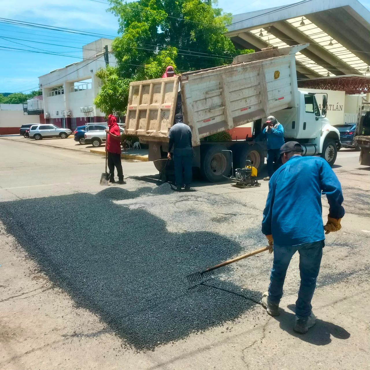 Avanza el programa permanente de bacheo en Mazatlán