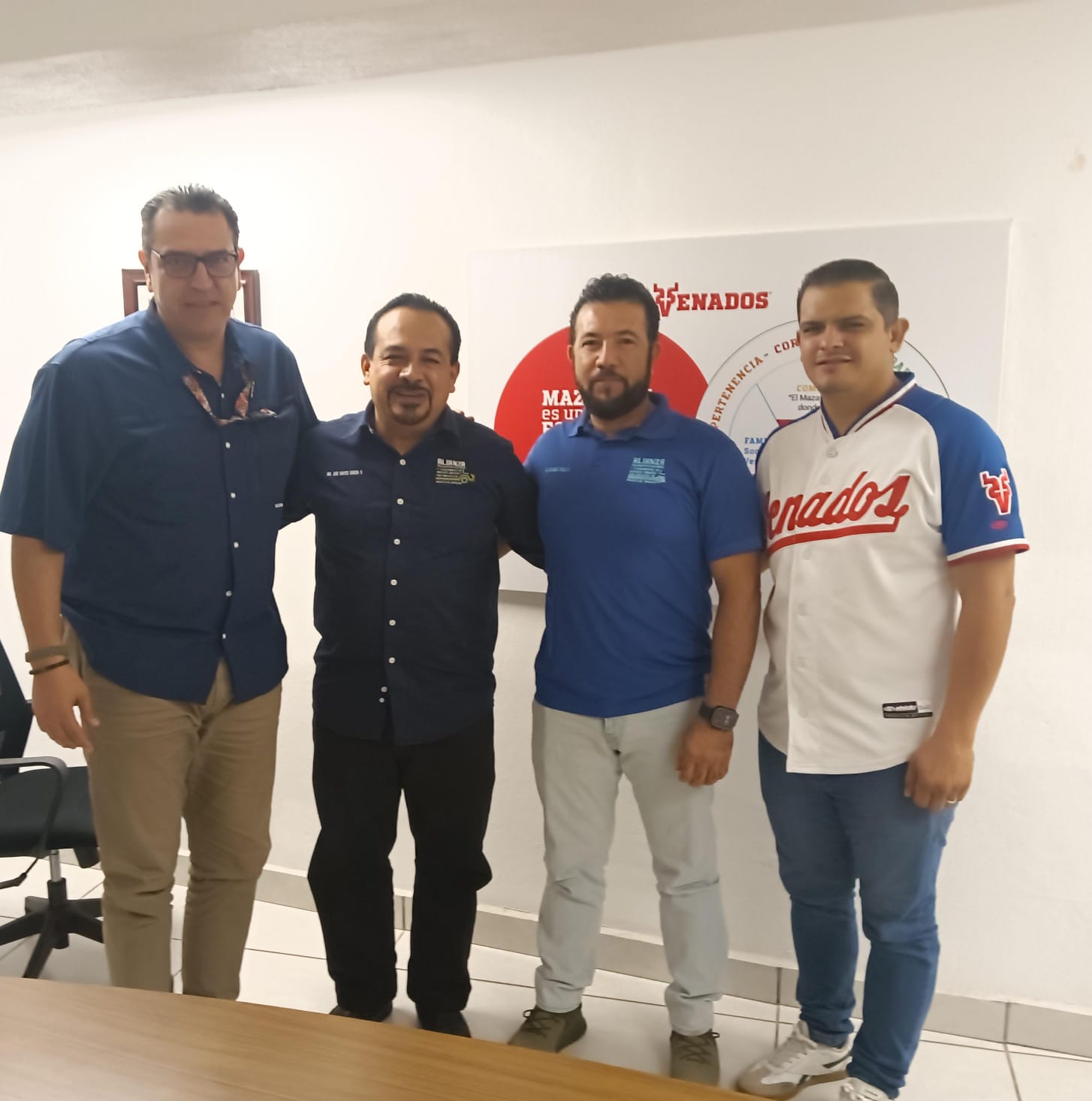 sostuvieron una reunión de trabajo con el presidente de la Alianza de Camiones Urbanos de Mazatlán.