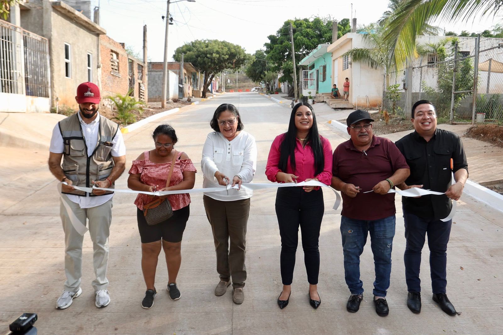 Estrenan Calle Pavimentada en la Colonia Ejidal de Mazatlán