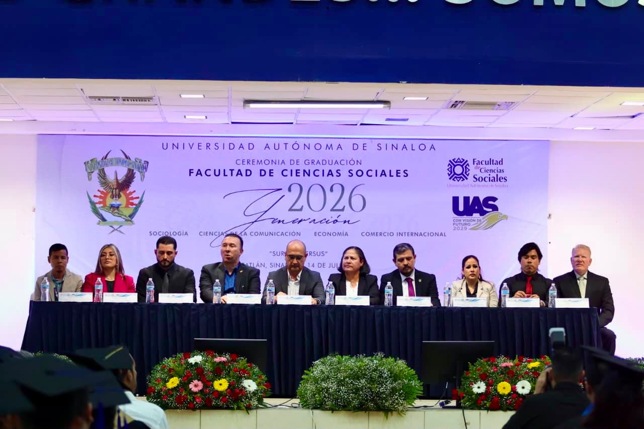Acompaña Minerva Osuna Zavala Ceremonia de Graduación de la Facultad de Ciencias Sociales de la UAS