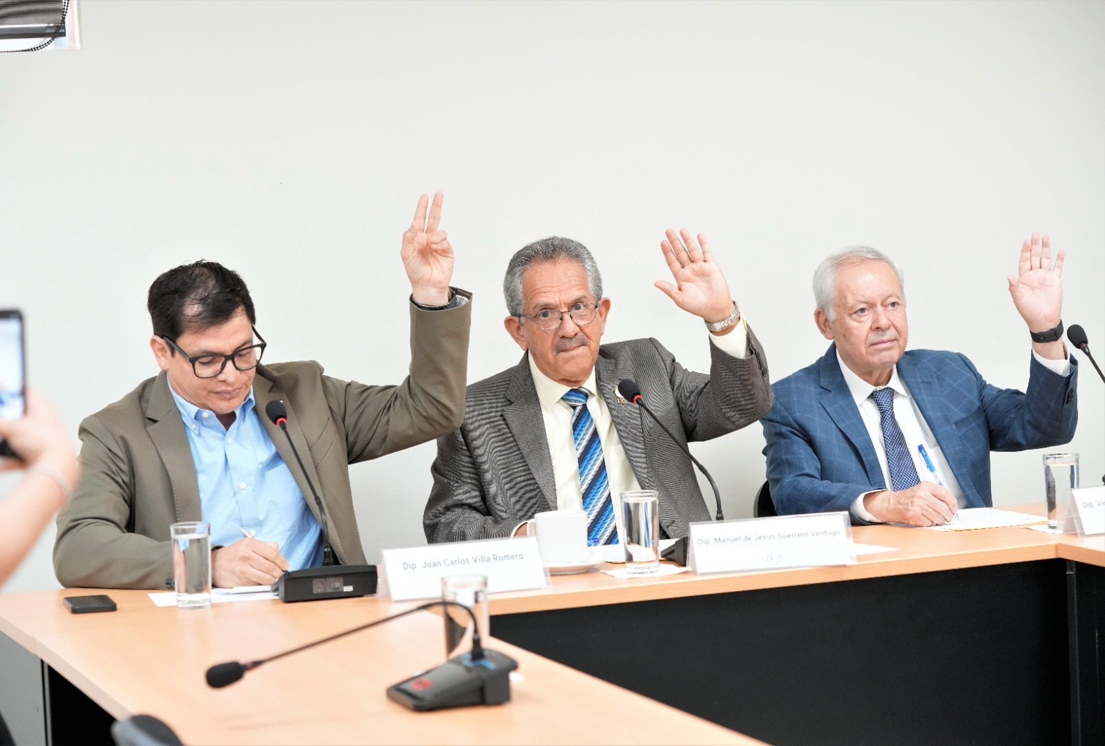 Comisión de Educación, Ciencia y Tecnología aprueba dictamen para fortalecer el uso responsable de dispositivos electrónicos en las escuelas