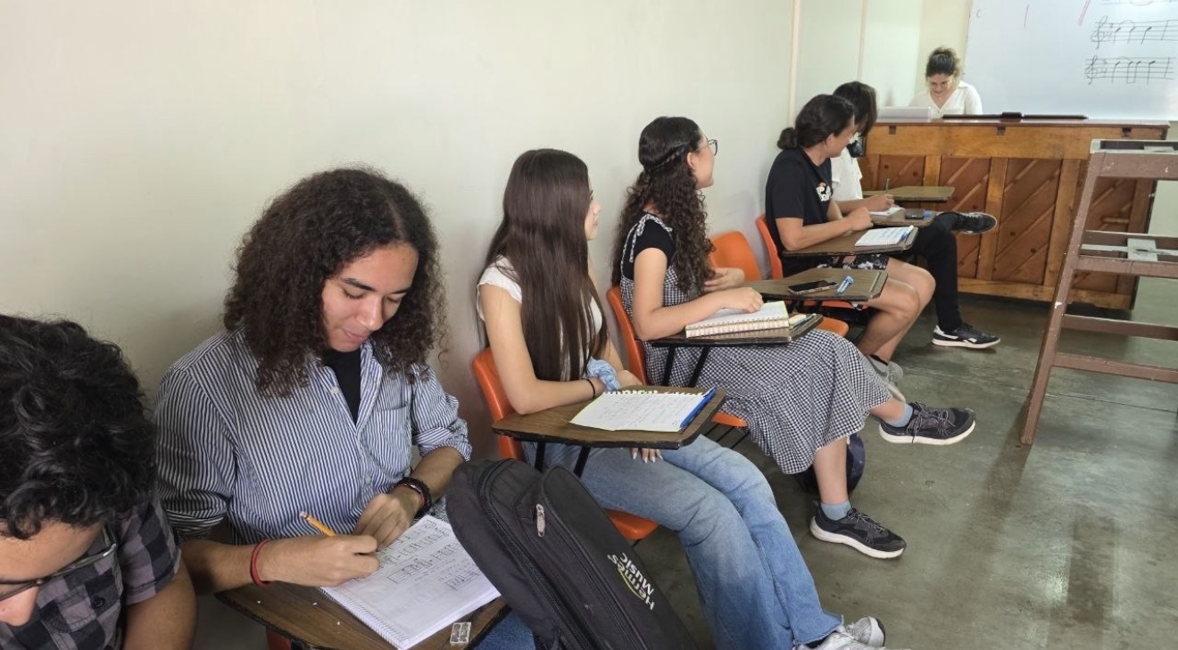 Alumnos de nuevo ingreso del CMA se preparan para el inicio del ciclo escolar
