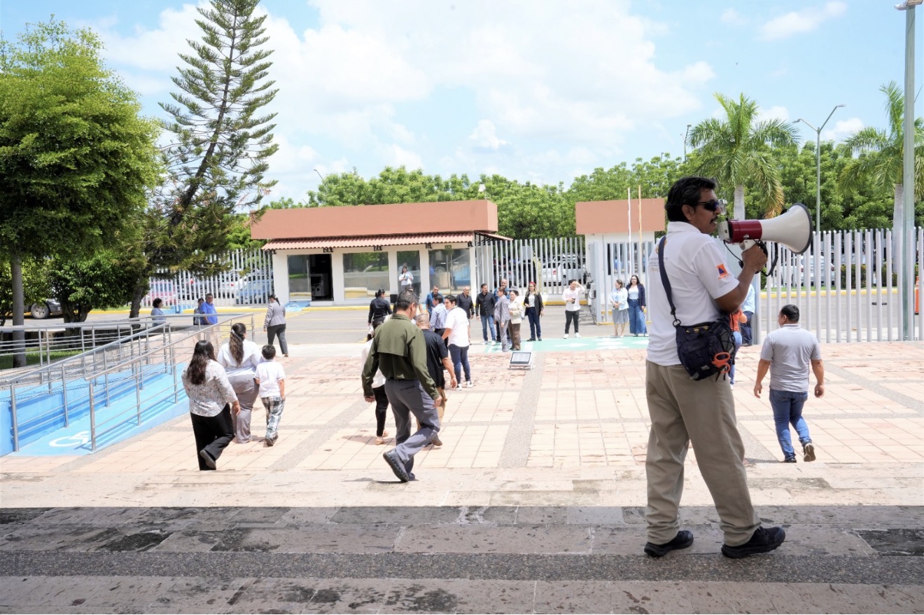 Con simulacro, clausuran taller de prevención y combate de incendios en el Congreso del Estado