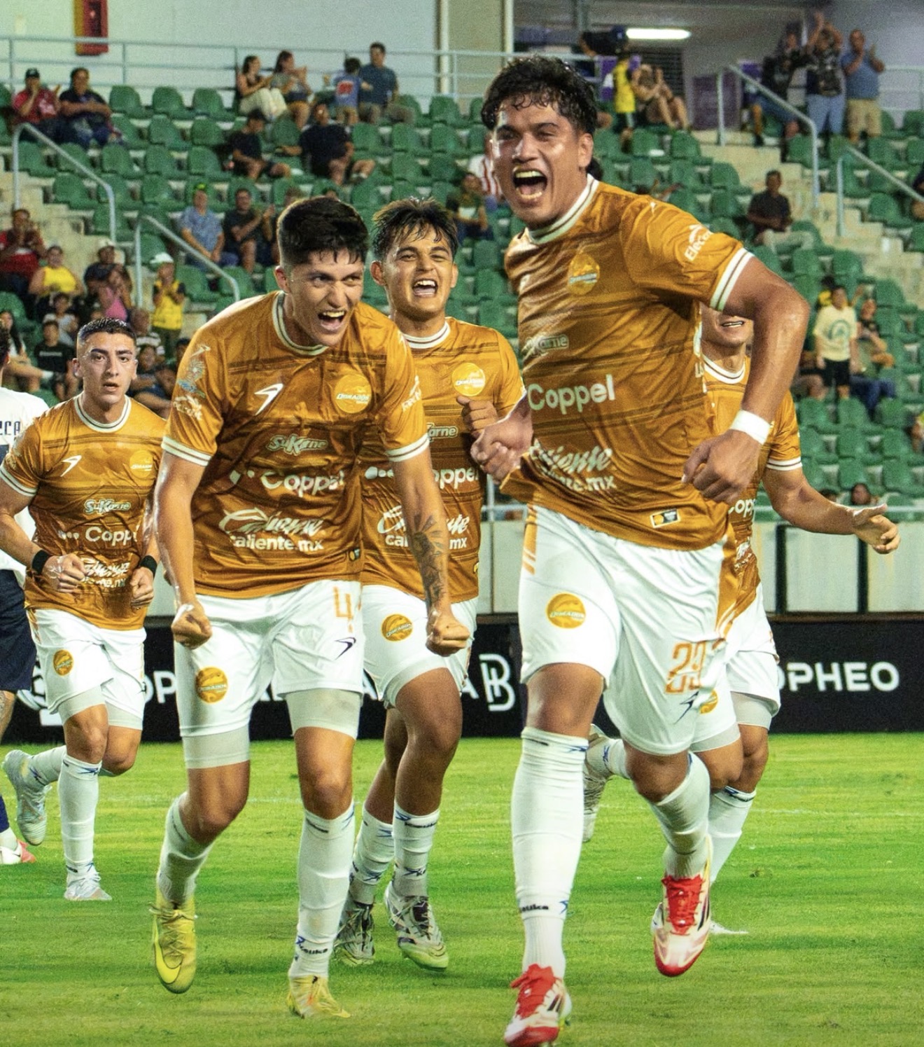 Dorados remontó y ganó en casa. 