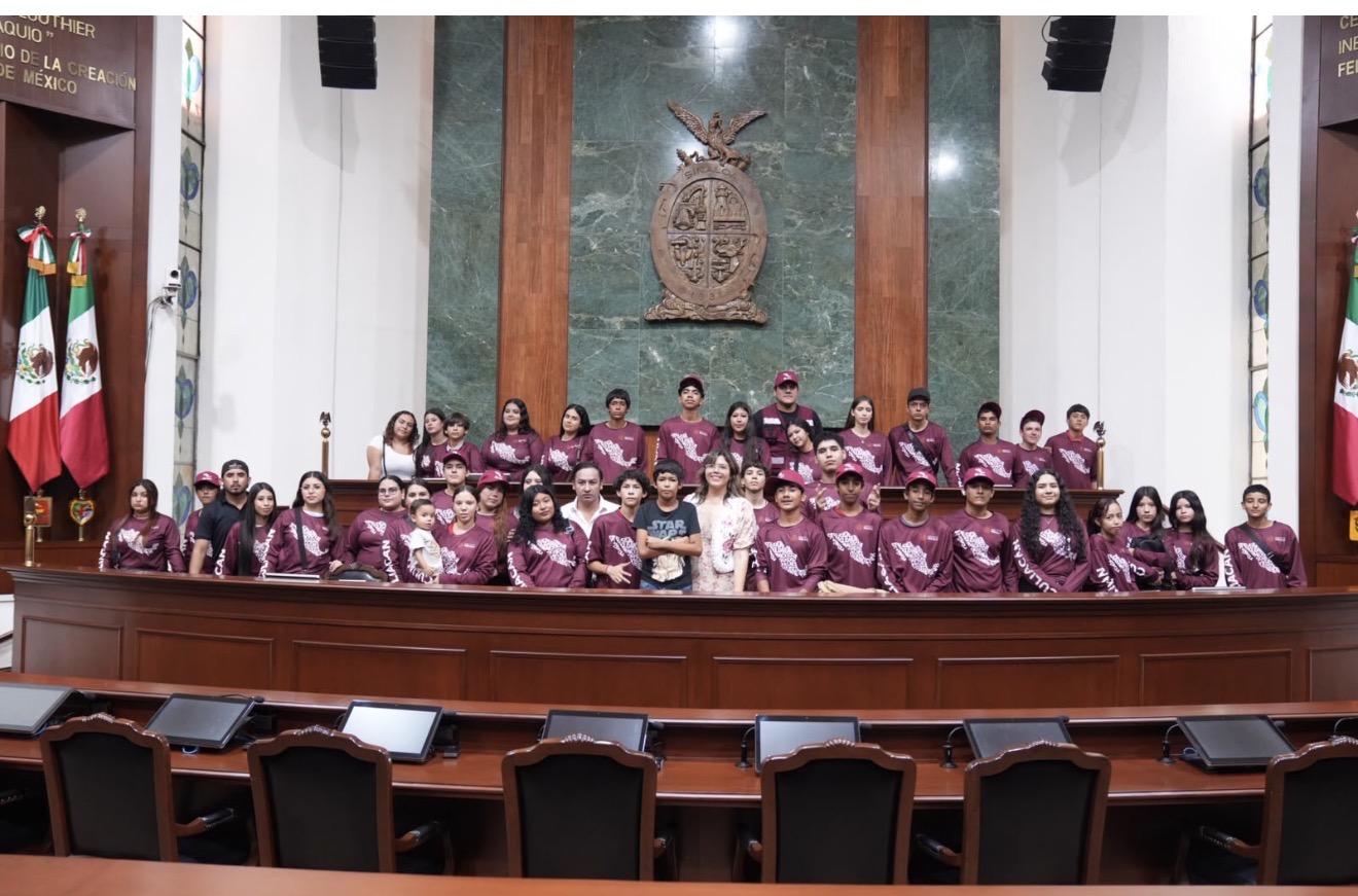 Recibe Congreso del Estado a jóvenes del programa “Las y los Jóvenes Unen al Barrio” 