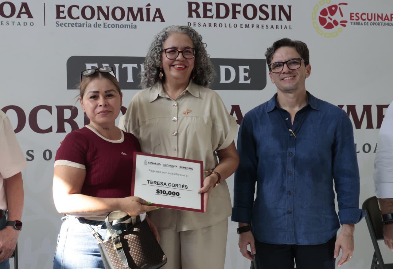 Lee más sobre el artículo Entrega Gobierno del Estado Un Millon de Pesos a Microemoeesarios de Escuinapa