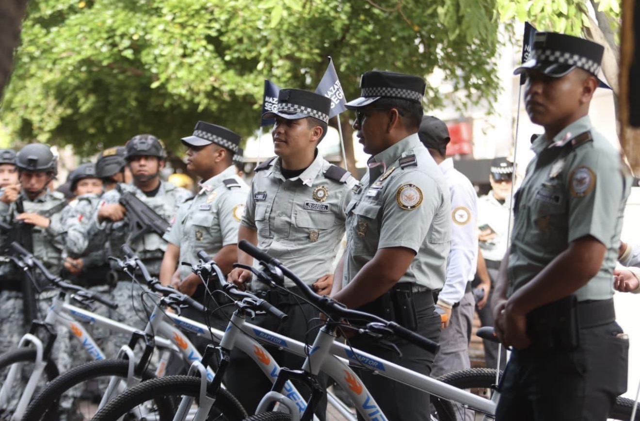 Estrella Palacios entrega 50 bicicletas a Defensa y Guardia Nacional