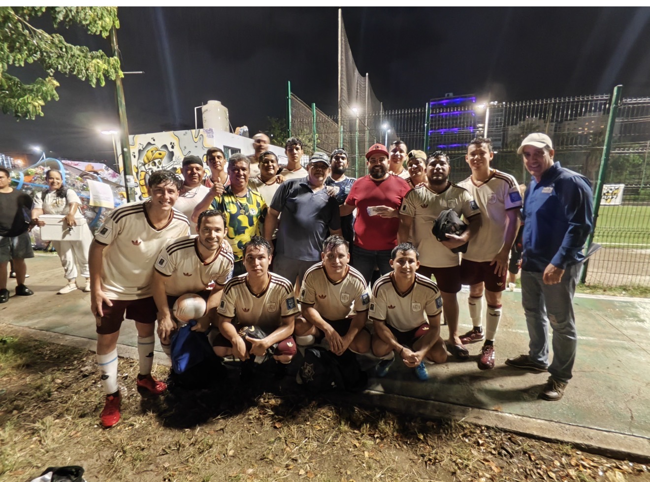 Se coronan Rubén Jaramillo y El Benny de la liga de fútbol 7 en el kilómetro Cero.
