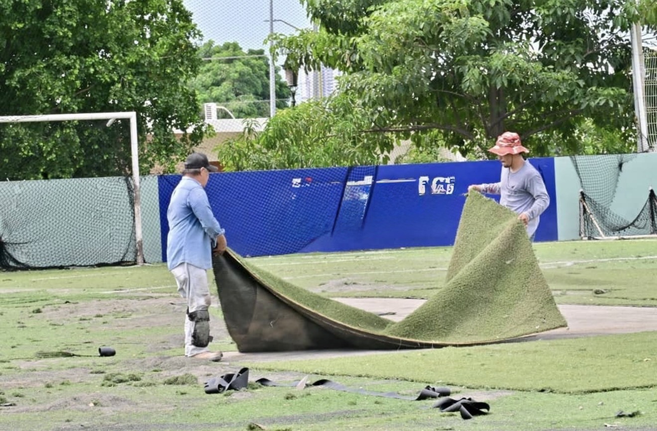 Gobierno de Mazatlán inicia reparación de cancha de futbol en Real Pacífico
