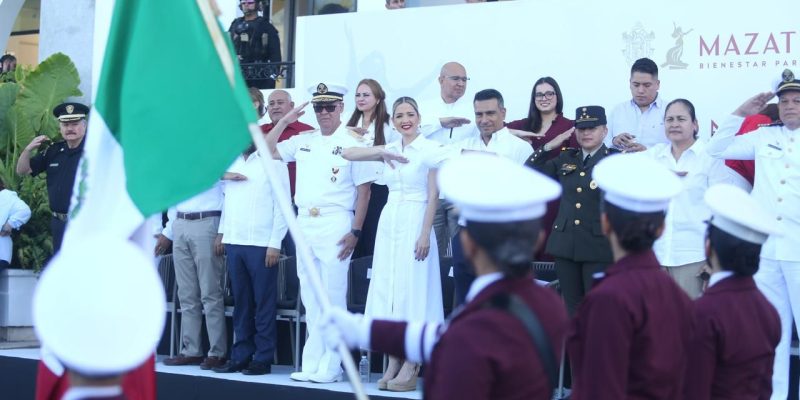 Preside Estrella Palacios Desfile por el 114 Aniversario de la Revolución Mexicana