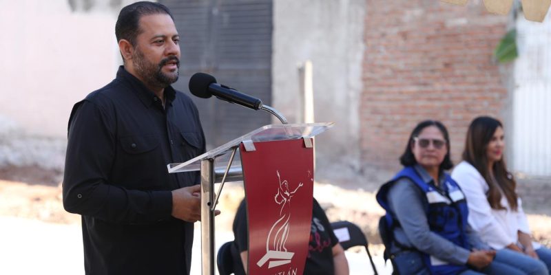 Vecinos de la Pino Suárez Estrenan Pavimento en Mazatlán