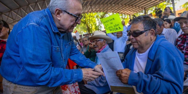 Rocha Entregó Títulos de Propiedad a más de 3 mil Familias de Guasave