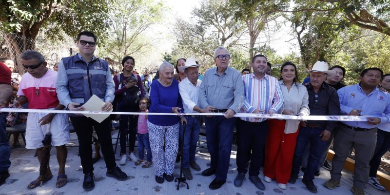 Inaugura el Gobernador Rocha Moya Vialidades en Badiraguato